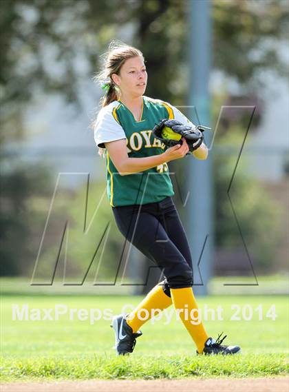 Thumbnail 2 in Royal @ Simi Valley photogallery.
