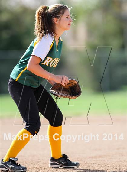 Thumbnail 3 in Royal @ Simi Valley photogallery.