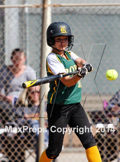 Thumbnail 3 in Royal @ Simi Valley photogallery.