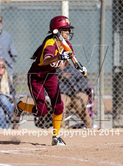 Thumbnail 3 in Royal @ Simi Valley photogallery.