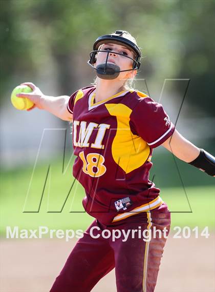 Thumbnail 3 in Royal @ Simi Valley photogallery.