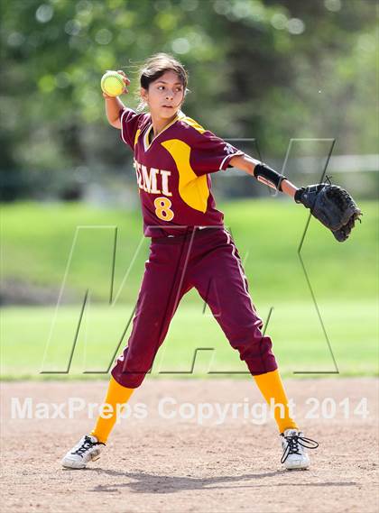 Thumbnail 3 in Royal @ Simi Valley photogallery.