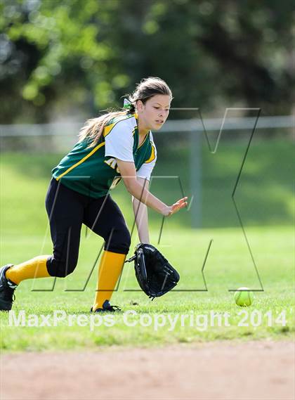 Thumbnail 3 in Royal @ Simi Valley photogallery.