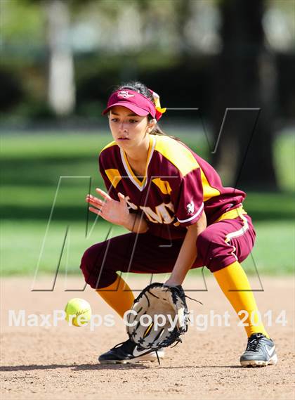 Thumbnail 2 in Royal @ Simi Valley photogallery.