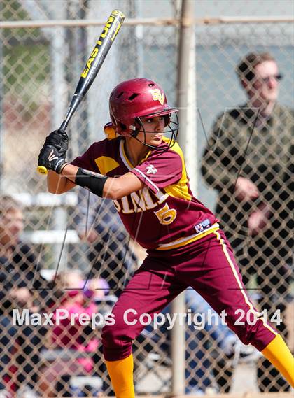 Thumbnail 3 in Royal @ Simi Valley photogallery.