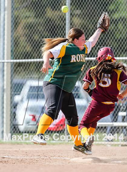 Thumbnail 2 in Royal @ Simi Valley photogallery.