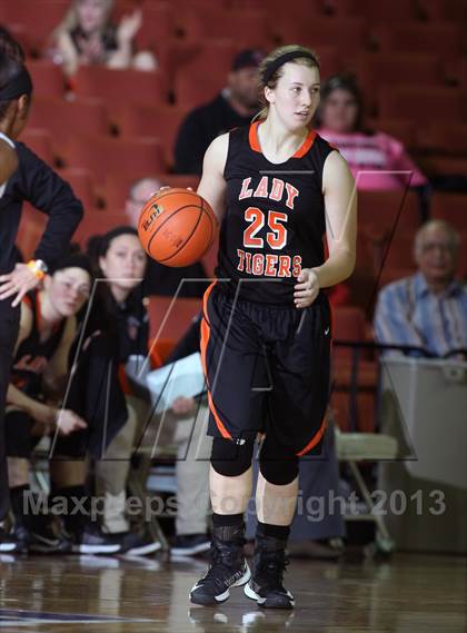 Thumbnail 2 in Kennedale vs. Smithville (UIL 3A Semifinal) photogallery.