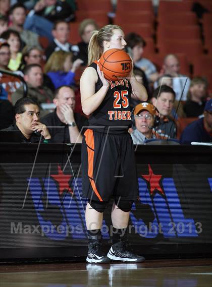Thumbnail 3 in Kennedale vs. Smithville (UIL 3A Semifinal) photogallery.