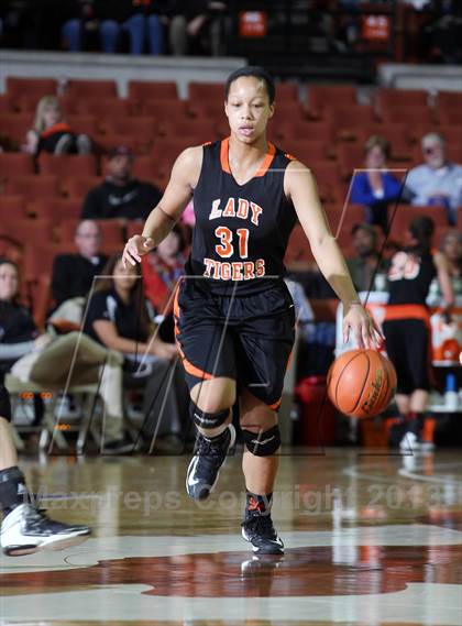 Thumbnail 2 in Kennedale vs. Smithville (UIL 3A Semifinal) photogallery.