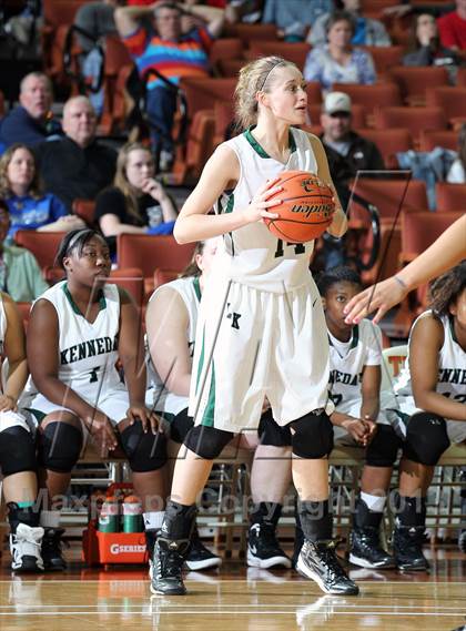 Thumbnail 3 in Kennedale vs. Smithville (UIL 3A Semifinal) photogallery.