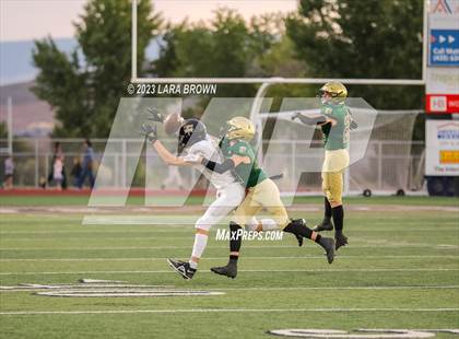 Thumbnail 3 in Snow Canyon vs Desert Hills (UHSAA 4A 2nd Round Playoff) photogallery.