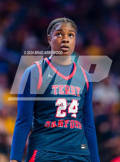Thumbnail 2 in Terry Sanford vs West Rowan (NCHSAA 3A Final) photogallery.