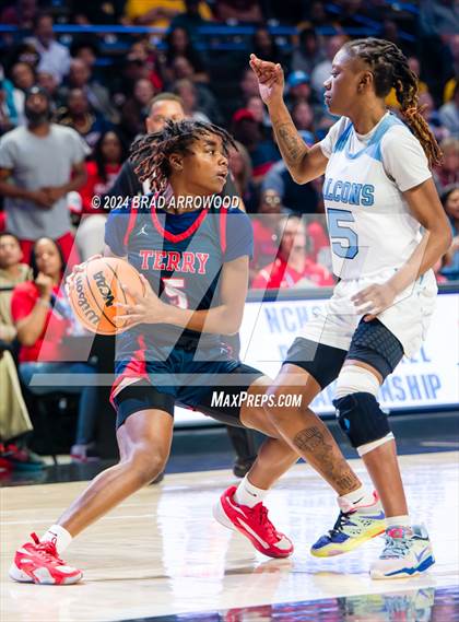 Thumbnail 3 in Terry Sanford vs West Rowan (NCHSAA 3A Final) photogallery.
