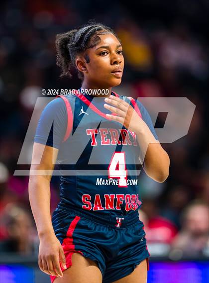 Thumbnail 1 in Terry Sanford vs West Rowan (NCHSAA 3A Final) photogallery.