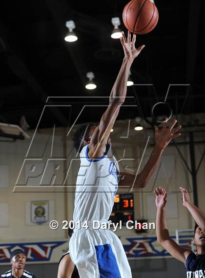 Thumbnail 2 in Culver City vs. Aquinas (San Gabriel Tournament) photogallery.