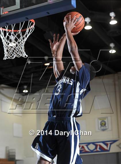 Thumbnail 2 in Culver City vs. Aquinas (San Gabriel Tournament) photogallery.