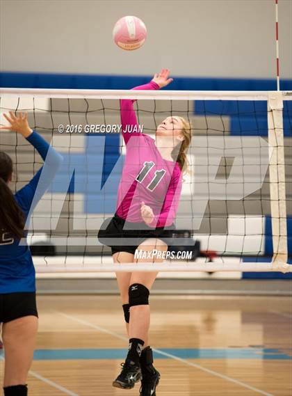 Thumbnail 2 in St. Mary's Dominican vs St. Scholastica (Penguin Volleyball Classic) photogallery.