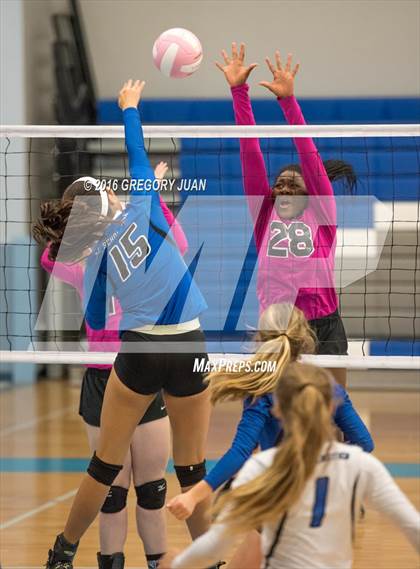 Thumbnail 1 in St. Mary's Dominican vs St. Scholastica (Penguin Volleyball Classic) photogallery.