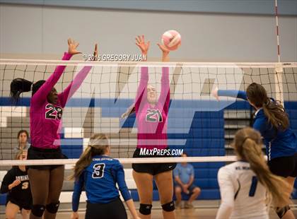 Thumbnail 2 in St. Mary's Dominican vs St. Scholastica (Penguin Volleyball Classic) photogallery.