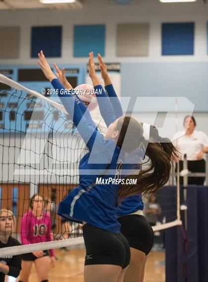 Thumbnail 2 in St. Mary's Dominican vs St. Scholastica (Penguin Volleyball Classic) photogallery.