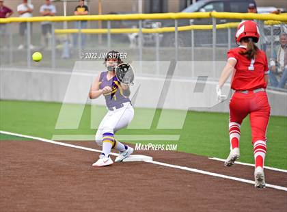 Thumbnail 3 in Bremond vs Weimar (UIL 2A Regional Semifinal Playoff) photogallery.