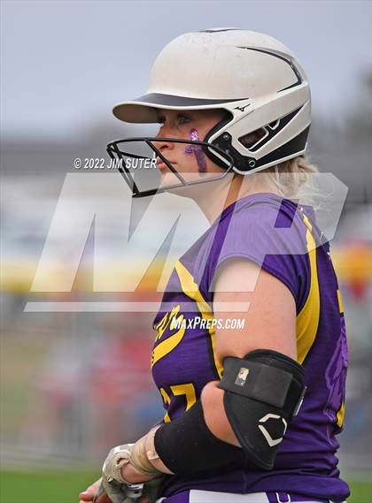 Thumbnail 3 in Bremond vs Weimar (UIL 2A Regional Semifinal Playoff) photogallery.