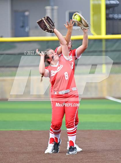 Thumbnail 1 in Bremond vs Weimar (UIL 2A Regional Semifinal Playoff) photogallery.