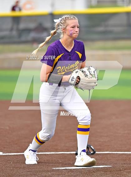 Thumbnail 3 in Bremond vs Weimar (UIL 2A Regional Semifinal Playoff) photogallery.