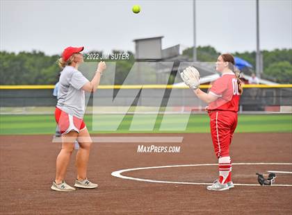 Thumbnail 2 in Bremond vs Weimar (UIL 2A Regional Semifinal Playoff) photogallery.