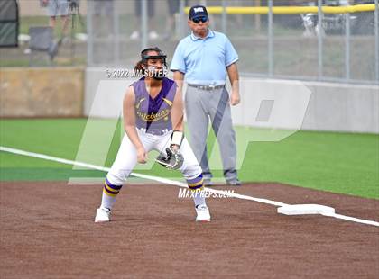 Thumbnail 1 in Bremond vs Weimar (UIL 2A Regional Semifinal Playoff) photogallery.