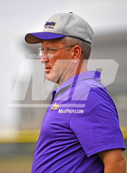 Thumbnail 3 in Bremond vs Weimar (UIL 2A Regional Semifinal Playoff) photogallery.