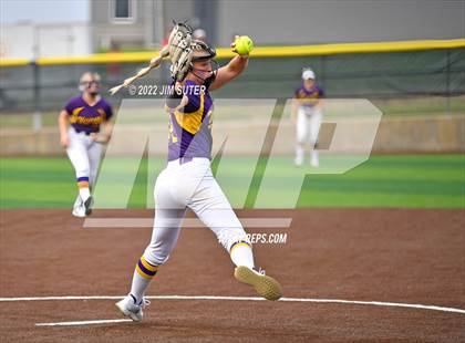 Thumbnail 1 in Bremond vs Weimar (UIL 2A Regional Semifinal Playoff) photogallery.