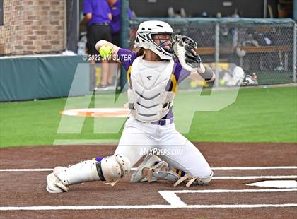 Thumbnail 3 in Bremond vs Weimar (UIL 2A Regional Semifinal Playoff) photogallery.