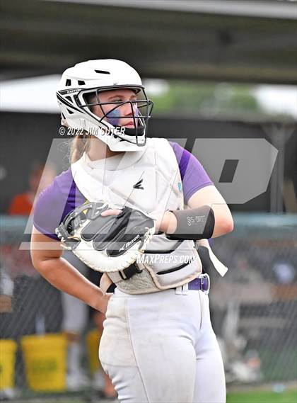 Thumbnail 1 in Bremond vs Weimar (UIL 2A Regional Semifinal Playoff) photogallery.