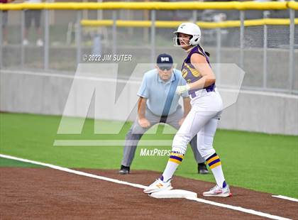 Thumbnail 3 in Bremond vs Weimar (UIL 2A Regional Semifinal Playoff) photogallery.