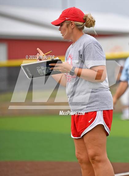 Thumbnail 2 in Bremond vs Weimar (UIL 2A Regional Semifinal Playoff) photogallery.