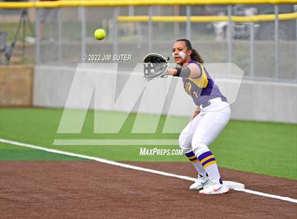 Thumbnail 1 in Bremond vs Weimar (UIL 2A Regional Semifinal Playoff) photogallery.