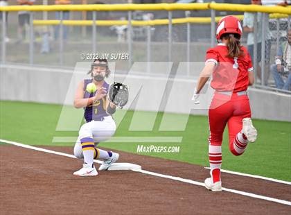 Thumbnail 1 in Bremond vs Weimar (UIL 2A Regional Semifinal Playoff) photogallery.