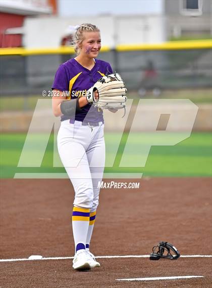 Thumbnail 1 in Bremond vs Weimar (UIL 2A Regional Semifinal Playoff) photogallery.