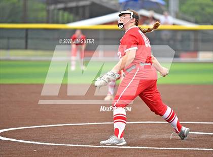 Thumbnail 1 in Bremond vs Weimar (UIL 2A Regional Semifinal Playoff) photogallery.