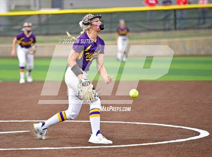 Thumbnail 3 in Bremond vs Weimar (UIL 2A Regional Semifinal Playoff) photogallery.