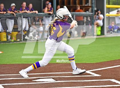 Thumbnail 2 in Bremond vs Weimar (UIL 2A Regional Semifinal Playoff) photogallery.