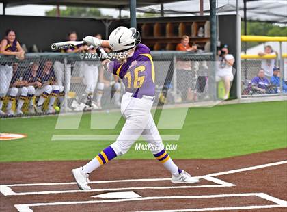 Thumbnail 1 in Bremond vs Weimar (UIL 2A Regional Semifinal Playoff) photogallery.