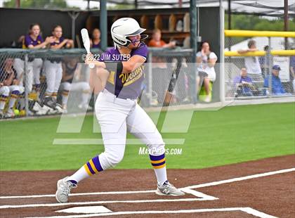 Thumbnail 3 in Bremond vs Weimar (UIL 2A Regional Semifinal Playoff) photogallery.