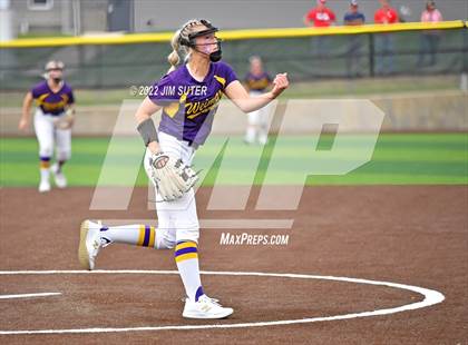 Thumbnail 1 in Bremond vs Weimar (UIL 2A Regional Semifinal Playoff) photogallery.