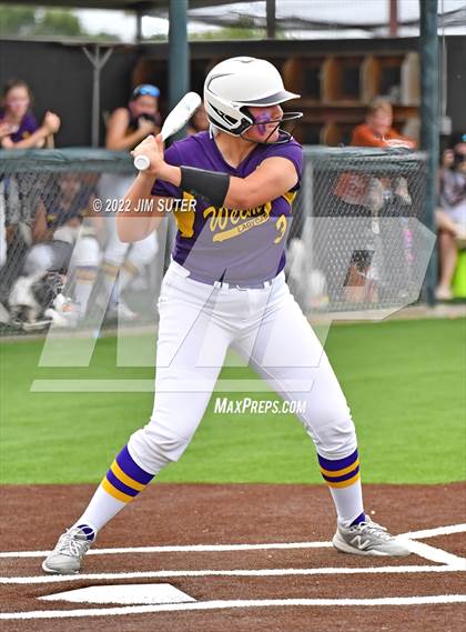 Thumbnail 1 in Bremond vs Weimar (UIL 2A Regional Semifinal Playoff) photogallery.