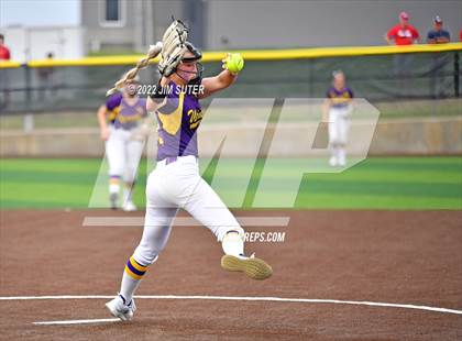 Thumbnail 1 in Bremond vs Weimar (UIL 2A Regional Semifinal Playoff) photogallery.