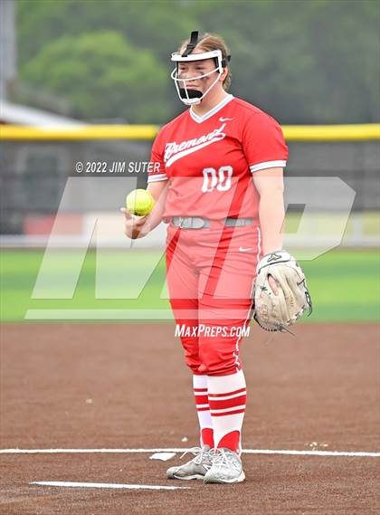 Thumbnail 1 in Bremond vs Weimar (UIL 2A Regional Semifinal Playoff) photogallery.