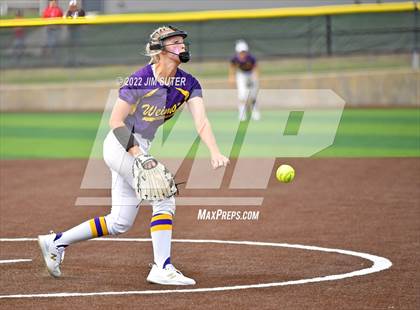 Thumbnail 2 in Bremond vs Weimar (UIL 2A Regional Semifinal Playoff) photogallery.