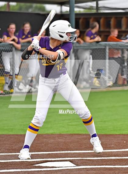 Thumbnail 3 in Bremond vs Weimar (UIL 2A Regional Semifinal Playoff) photogallery.